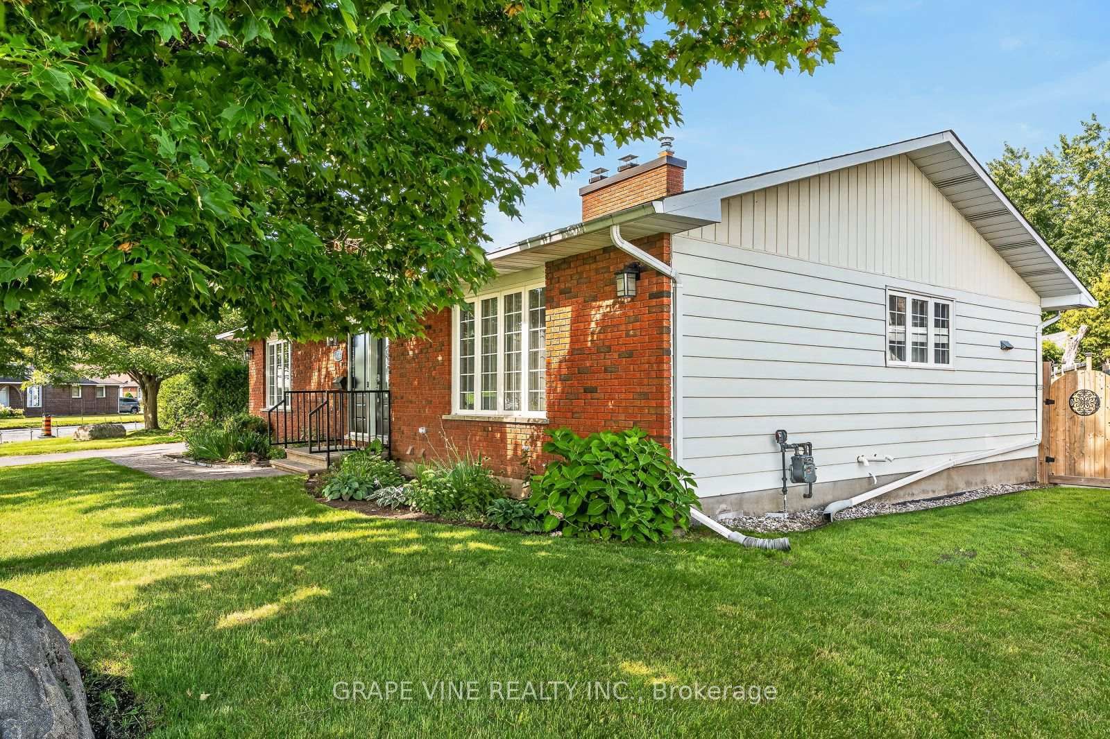 1486 Ridgebrook Drive • Ottawa, ON photo 4