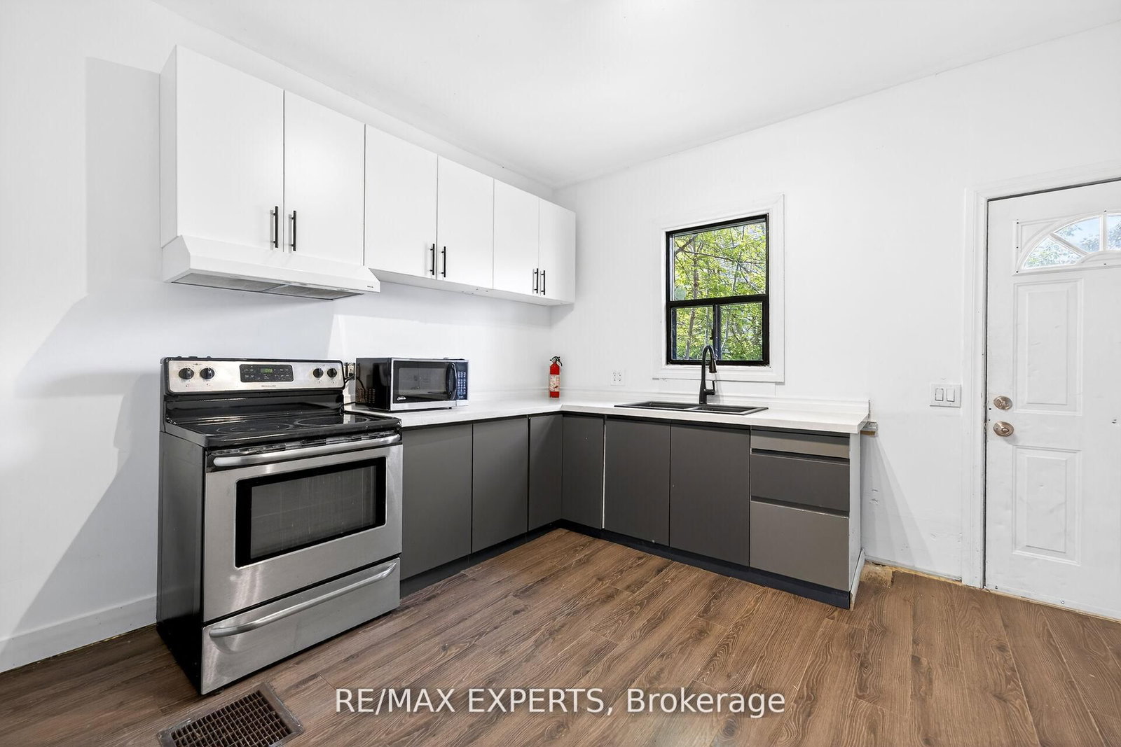 99 Leeming Street • Hamilton, ON photo 16