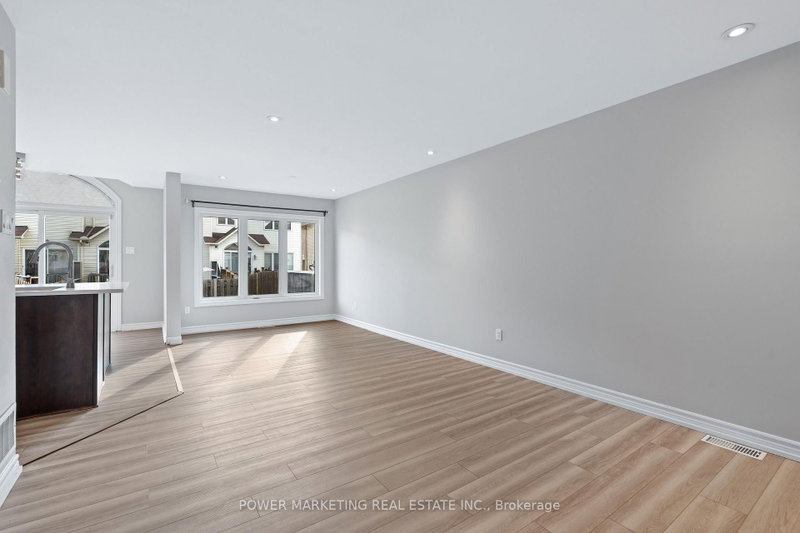 245 SILVERMOON Crescent