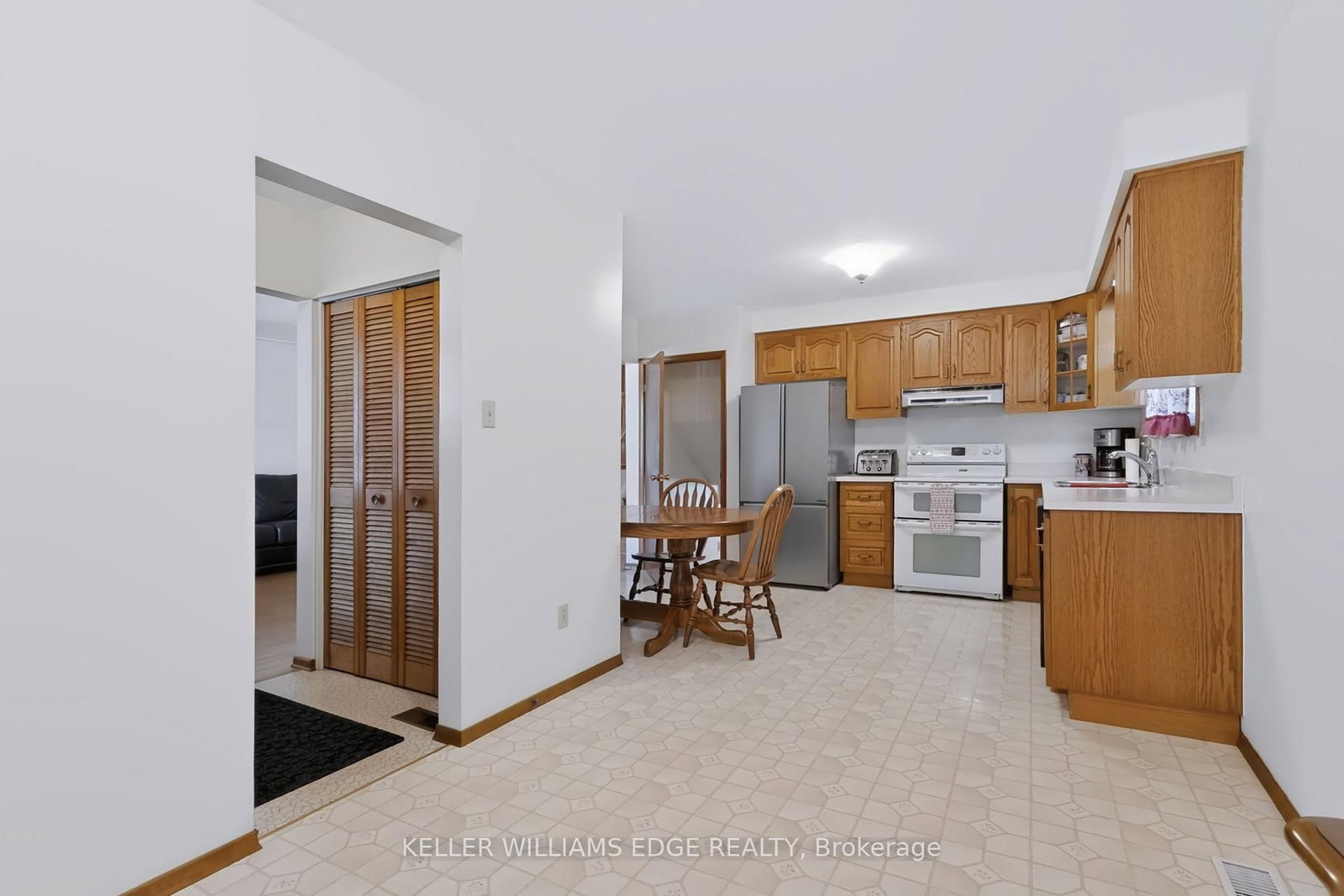 35 Burrwood Drive • Hamilton, ON photo 10