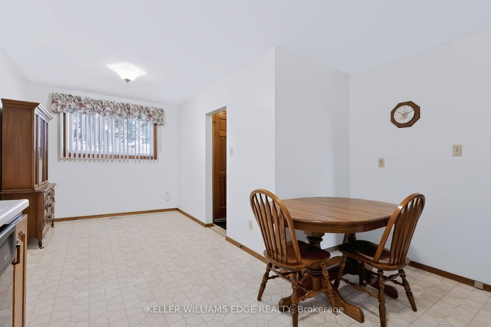 35 Burrwood Drive • Hamilton, ON photo 12