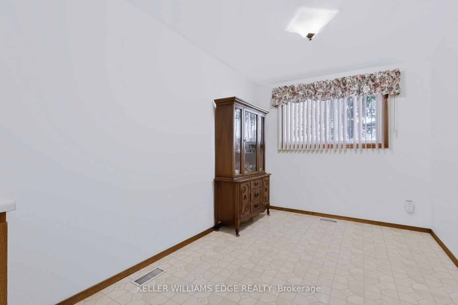 35 Burrwood Drive • Hamilton, ON photo 14