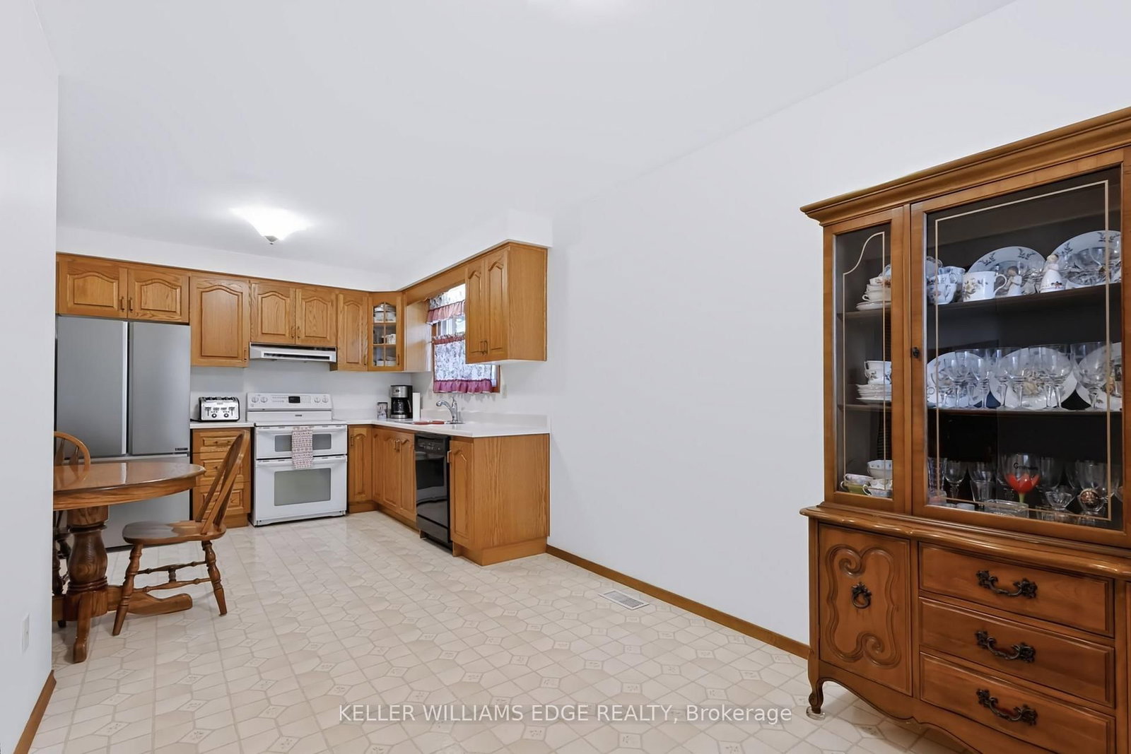35 Burrwood Drive • Hamilton, ON photo 8