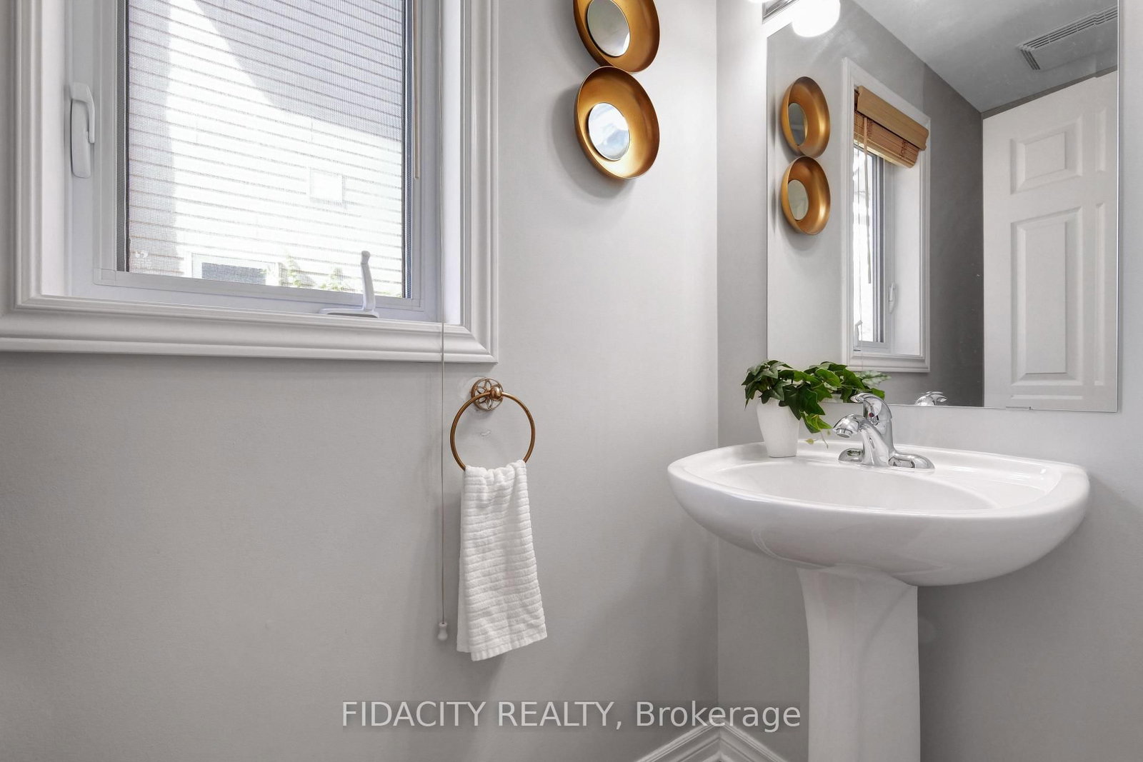 380 Goldenbrook Way • Ottawa, ON photo 13