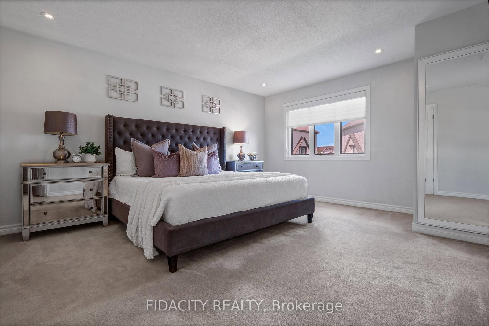 380 Goldenbrook Way • Ottawa, ON photo 15