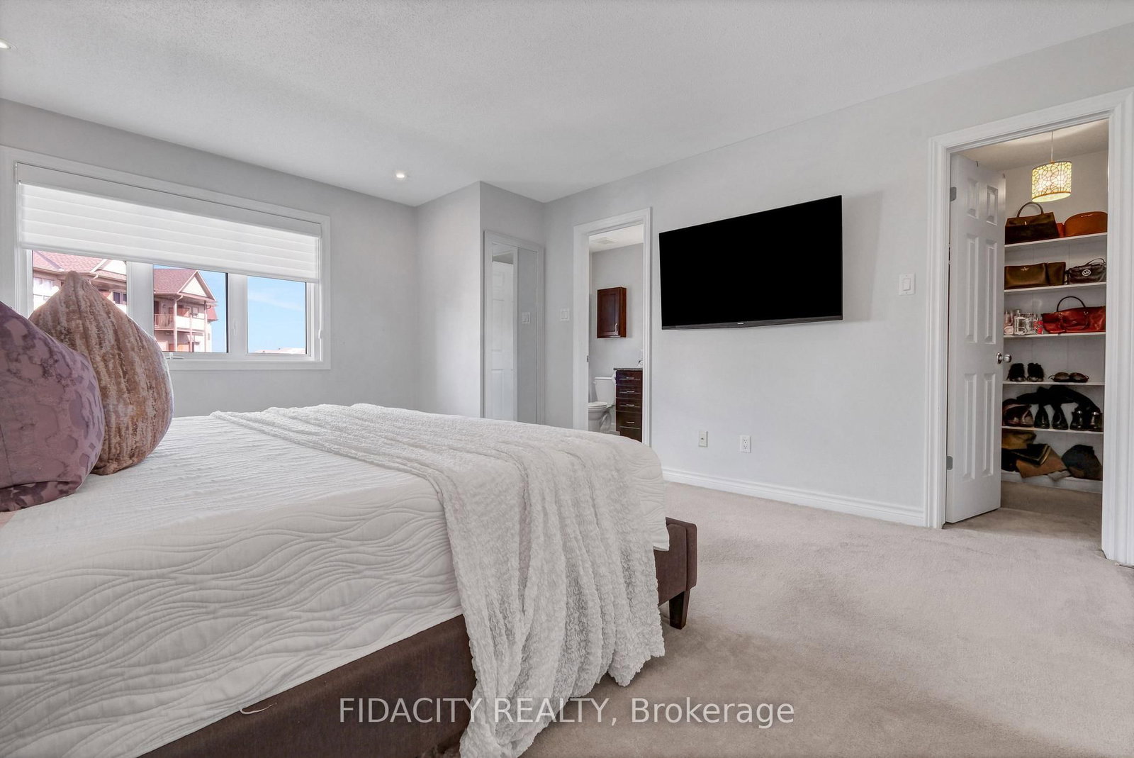 380 Goldenbrook Way • Ottawa, ON photo 16