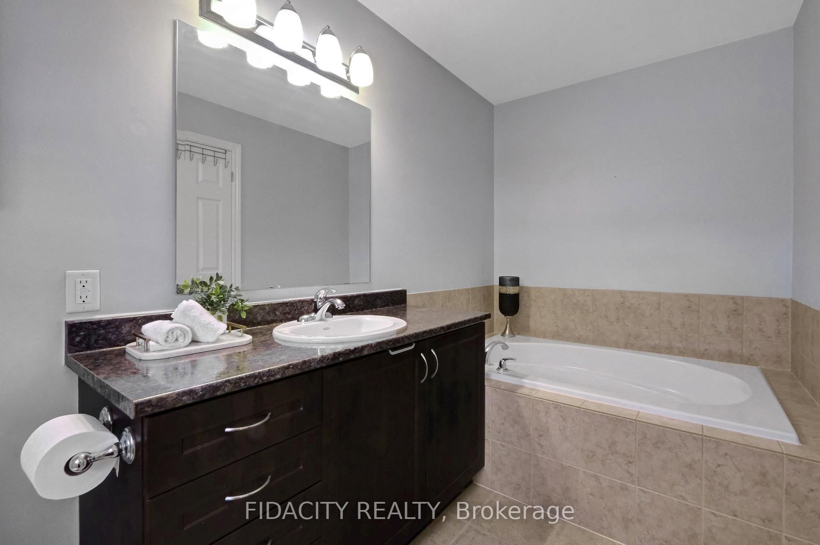 380 Goldenbrook Way • Ottawa, ON photo 17