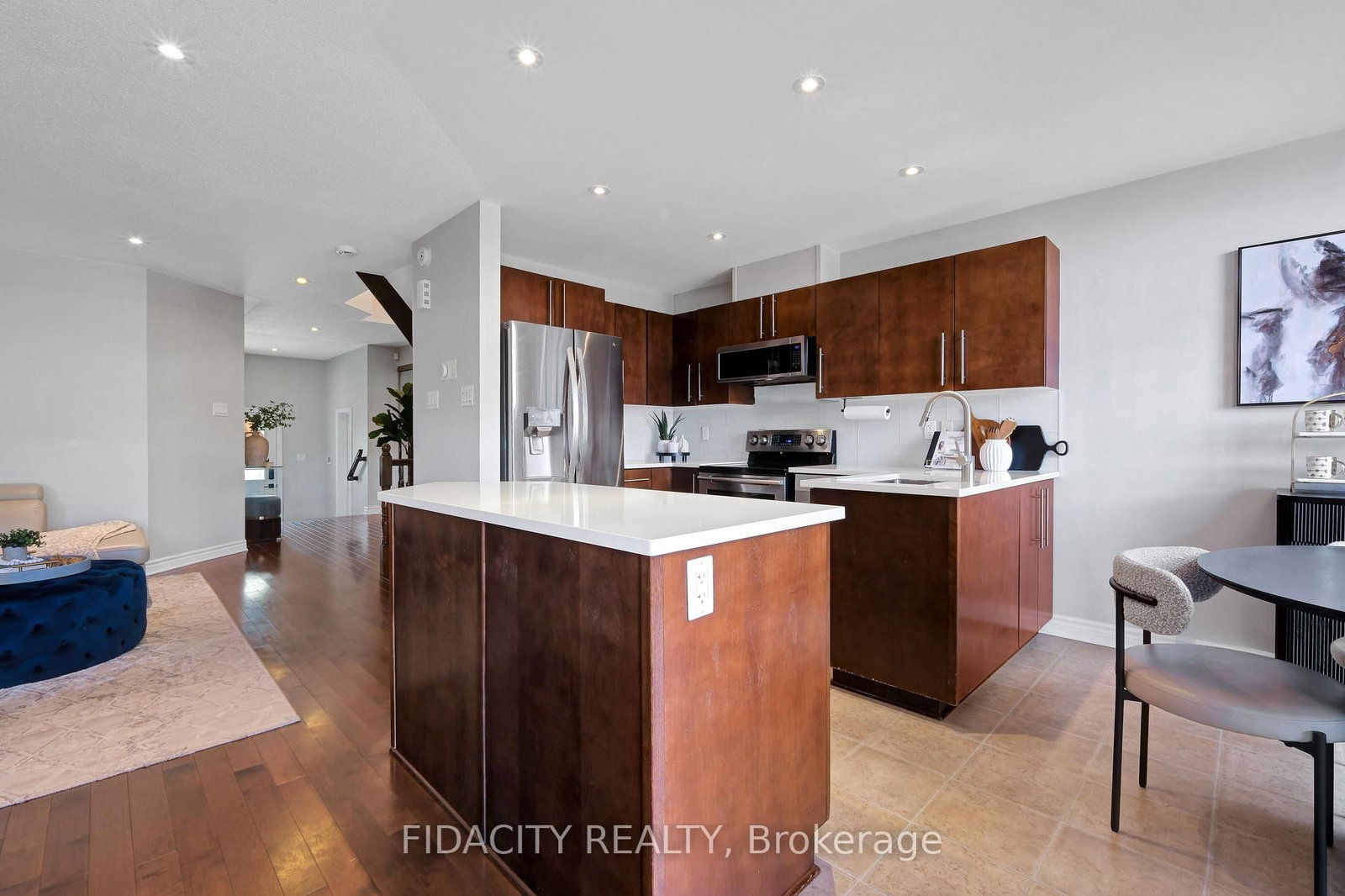 380 Goldenbrook Way • Ottawa, ON photo 9