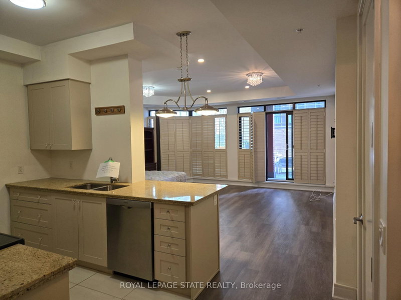 410 - 112 King Street E