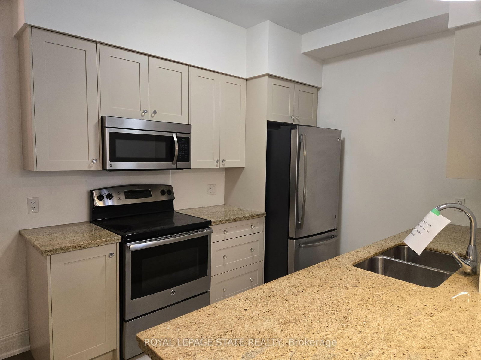 112 King Street E • #410 • Hamilton, ON photo 5