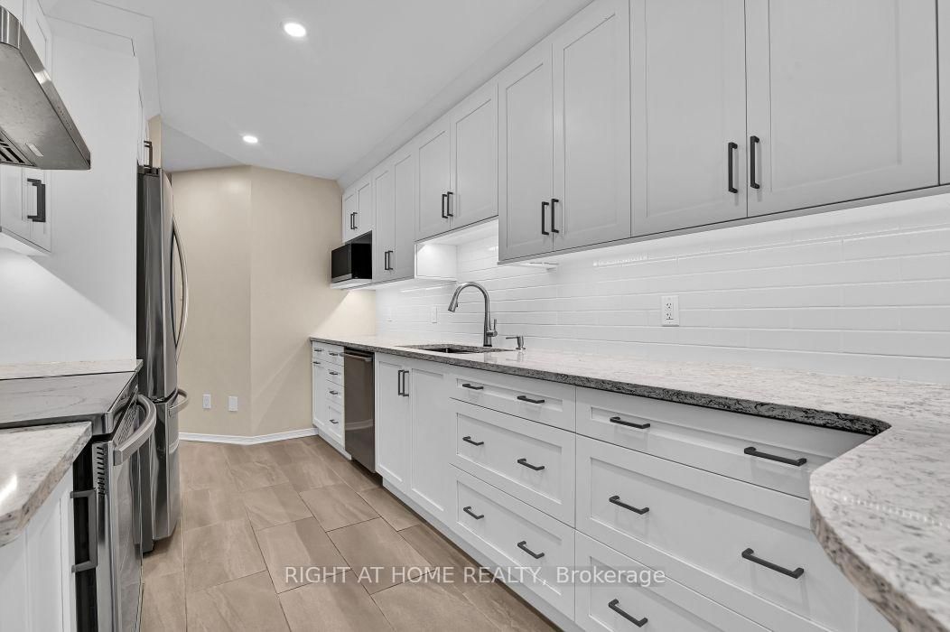 184 Carwood Circle • Ottawa, ON photo 8