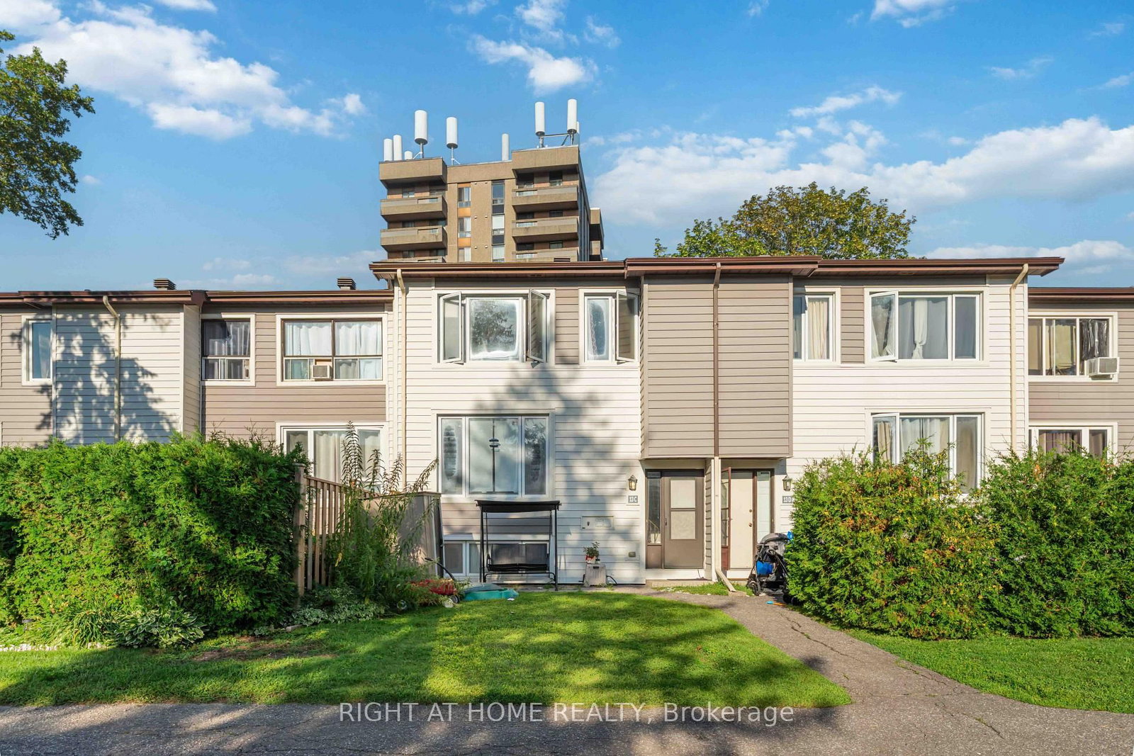 13 BANNER Road • #C • Ottawa, ON photo 1