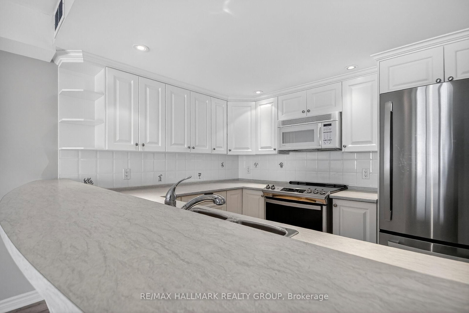 51 Robson Court • #2B • Ottawa, ON photo 18