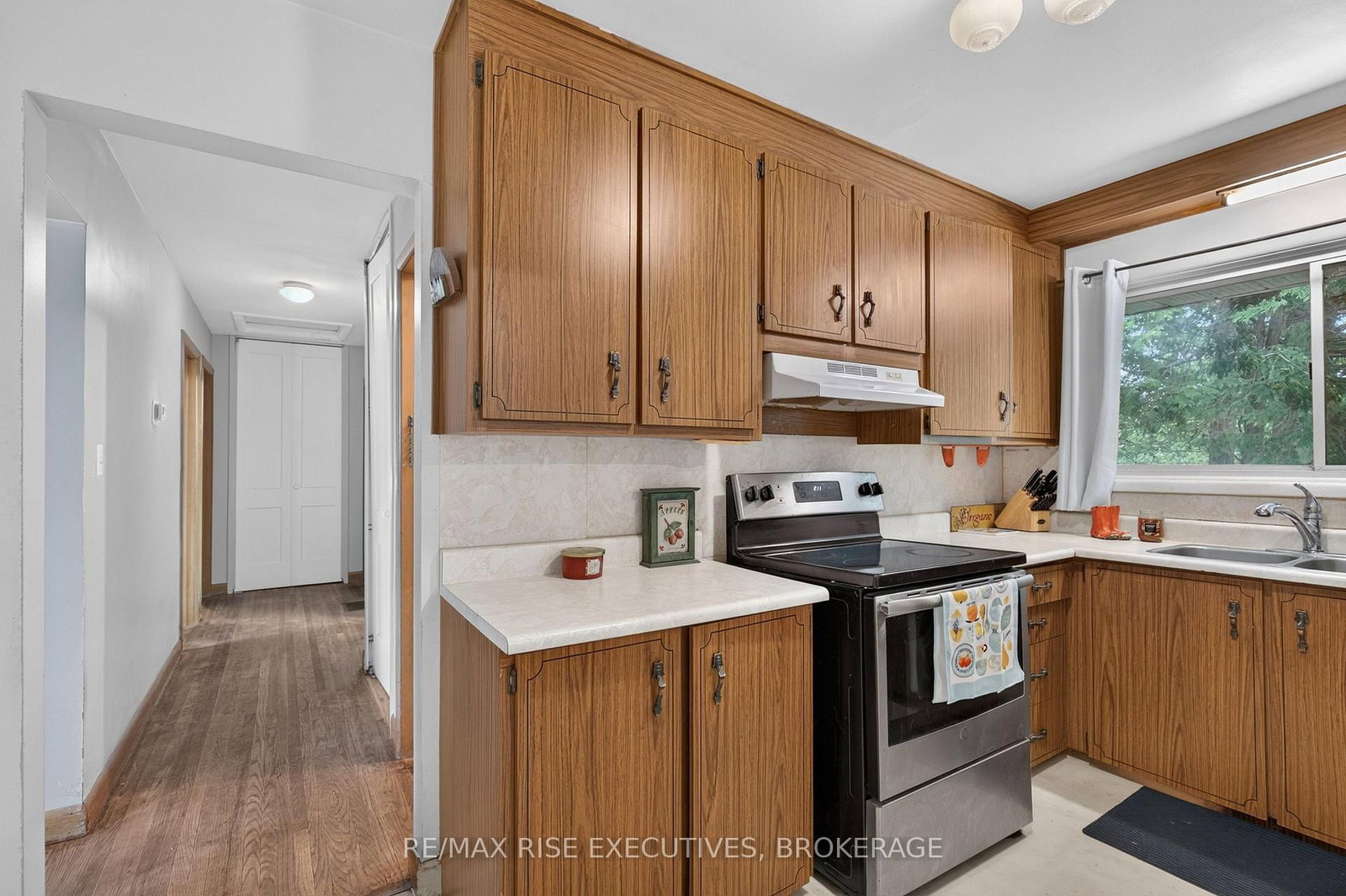 18 Dalgleish Avenue • Kingston, ON photo 10