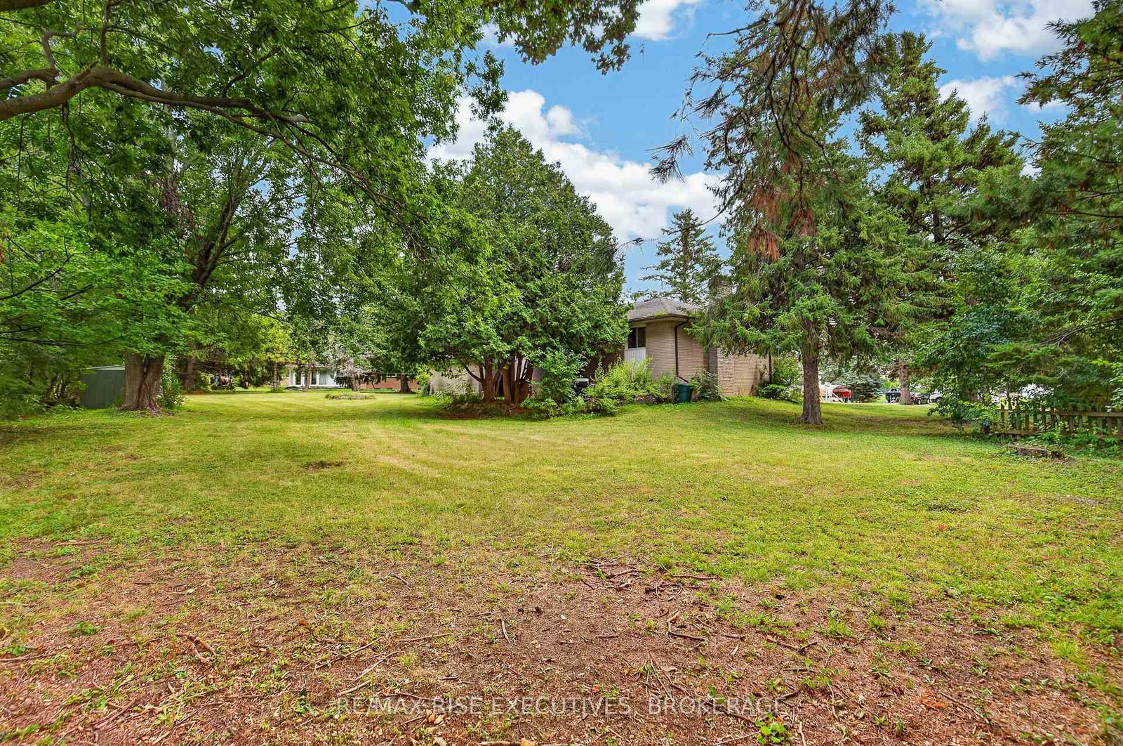 18 Dalgleish Avenue • Kingston, ON photo 32