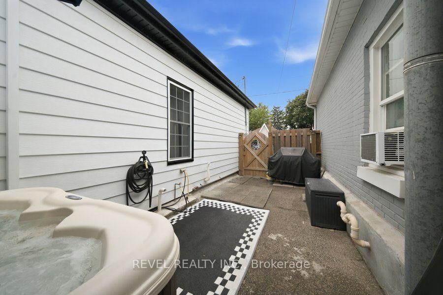 11 Esther Street • Brantford, ON photo 25