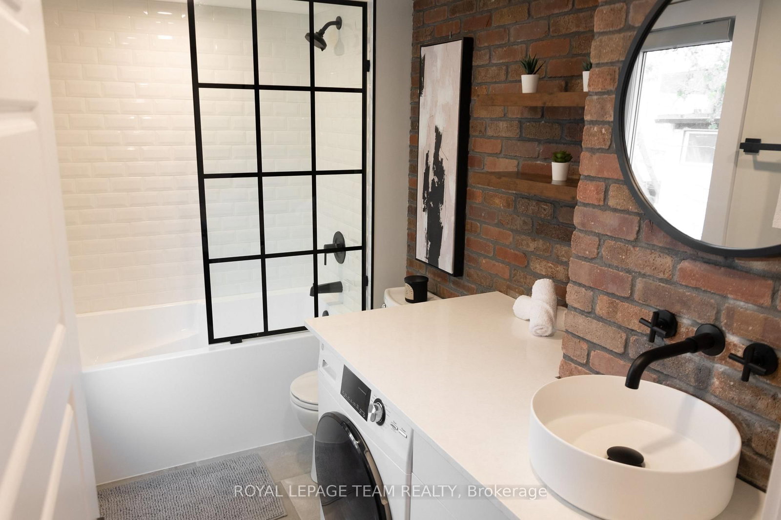 121 Carruthers Avenue • Ottawa, ON photo 16
