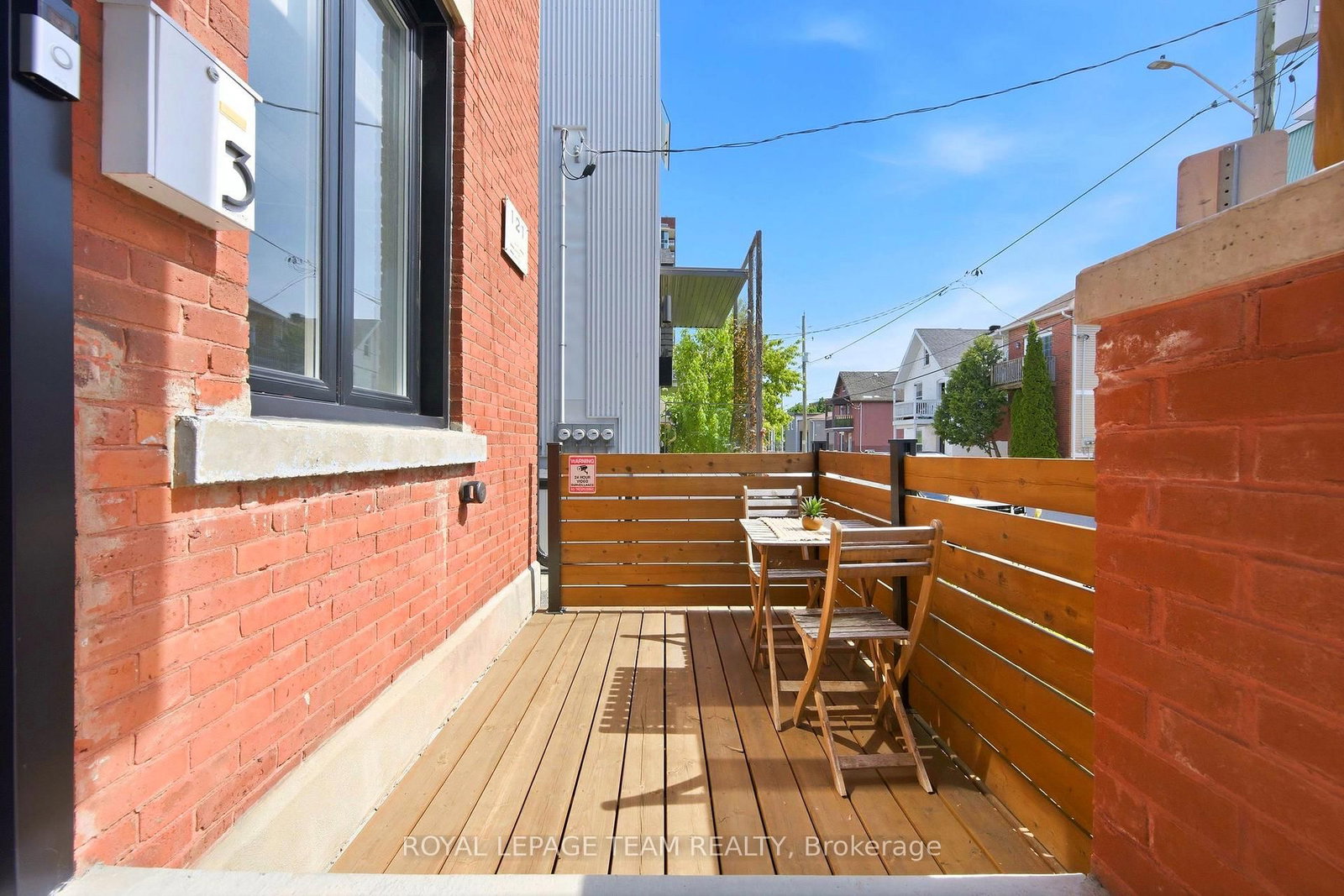 121 Carruthers Avenue • Ottawa, ON photo 4