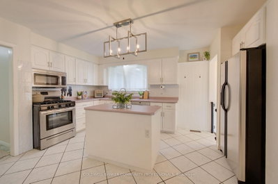 2 Allanton Boulevard • Brantford, ON photo 6