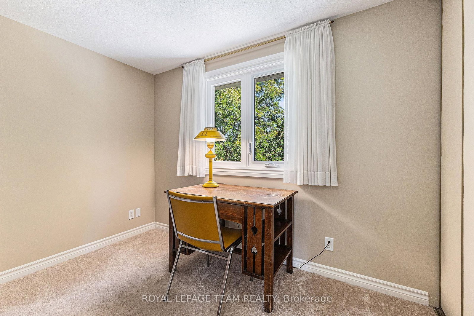 23 CHANONHOUSE Drive • Richmond, ON photo 12