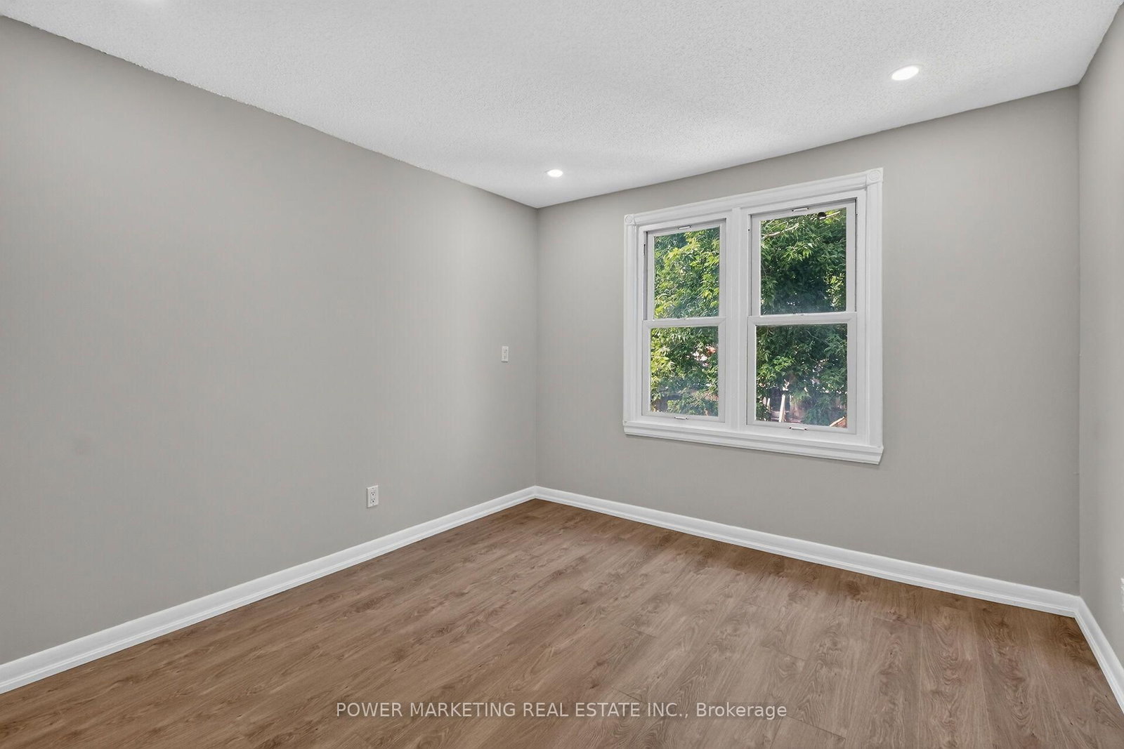 986 LAPORTE Street • Gloucester, ON photo 16