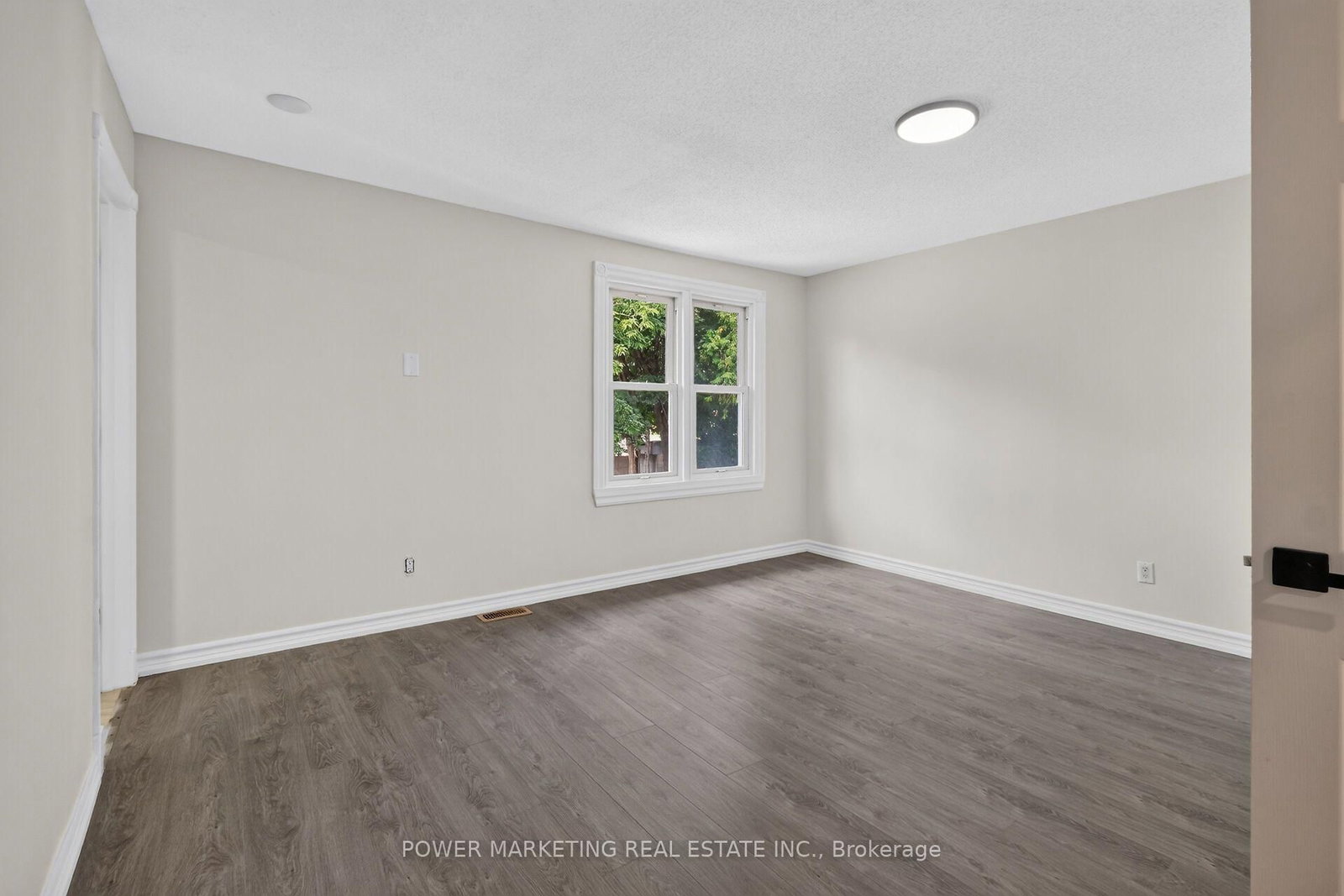 986 LAPORTE Street • Gloucester, ON photo 38