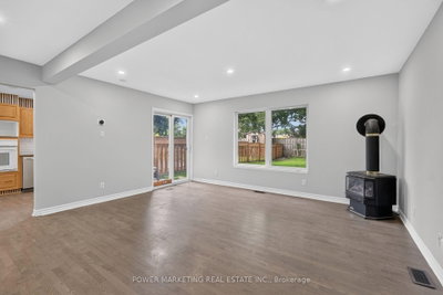 986 LAPORTE Street • Gloucester, ON photo 5