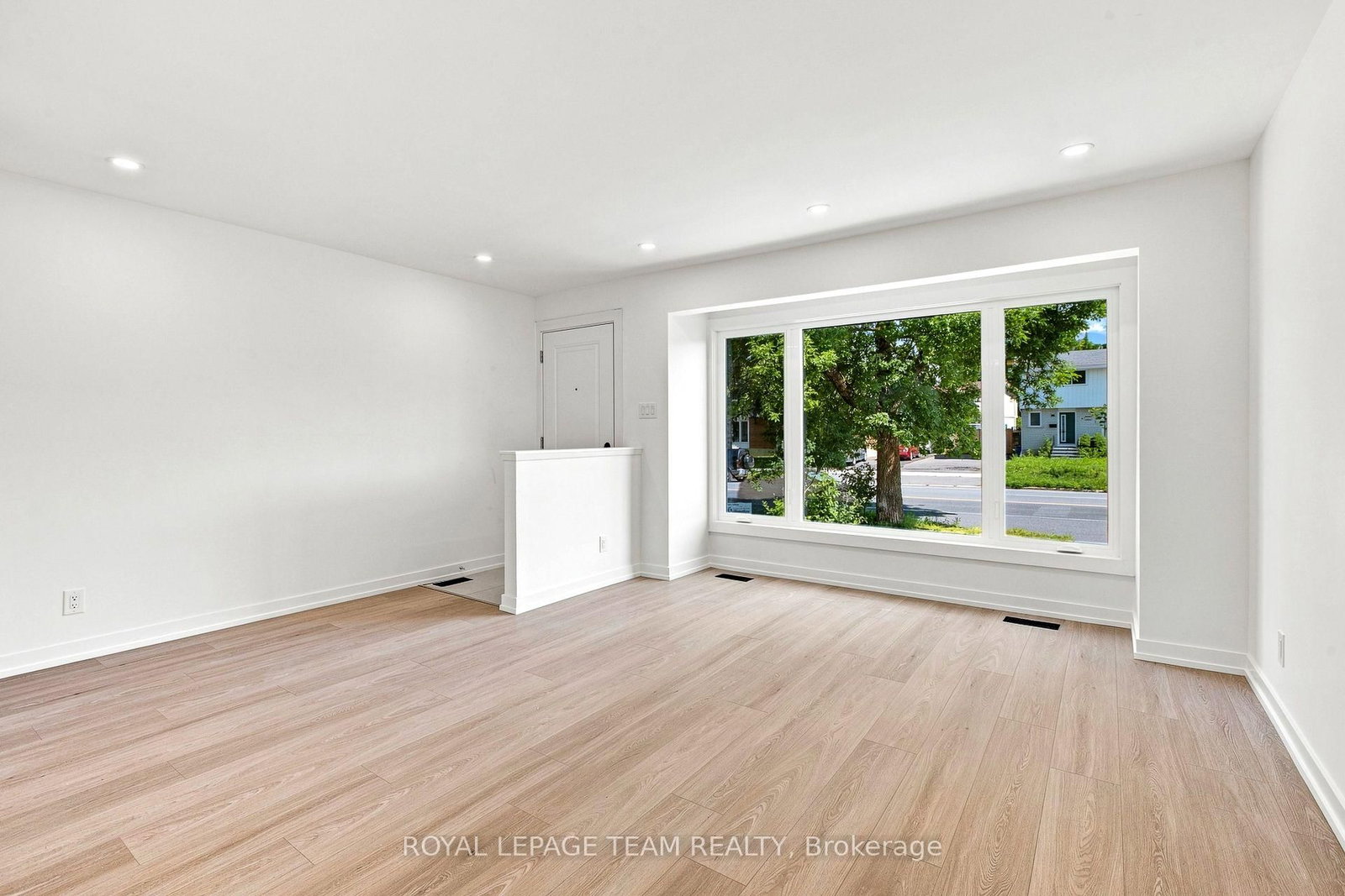 1001 Meadowlands Drive • Ottawa, ON photo 17