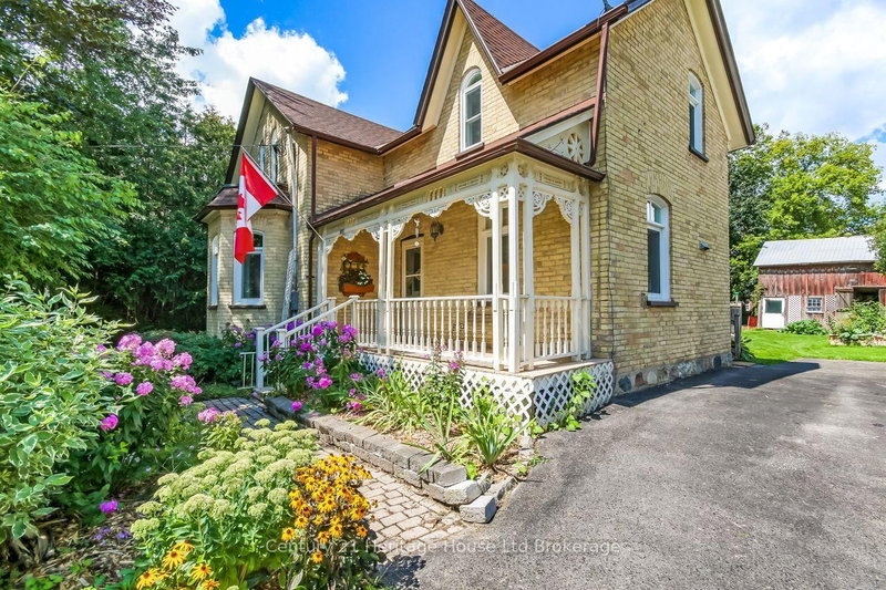 166 Dundas Street W