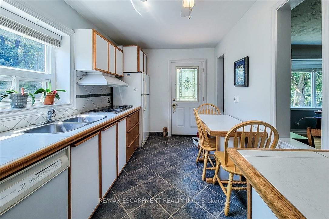 42 LAKE Avenue N • Hamilton, ON photo 19