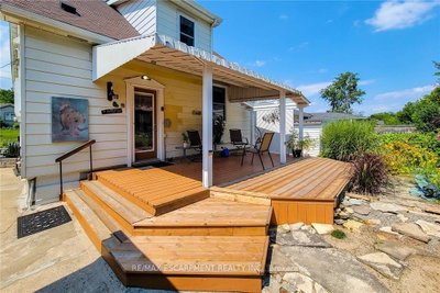 42 LAKE Avenue N • Hamilton, ON photo 9