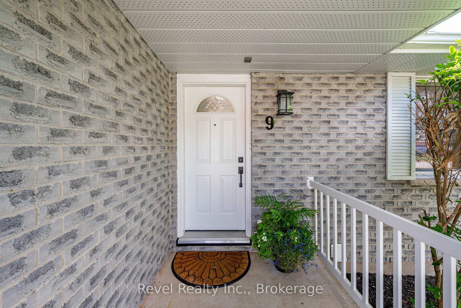 9 Crestwood Avenue • Kawartha Lakes, ON photo 6
