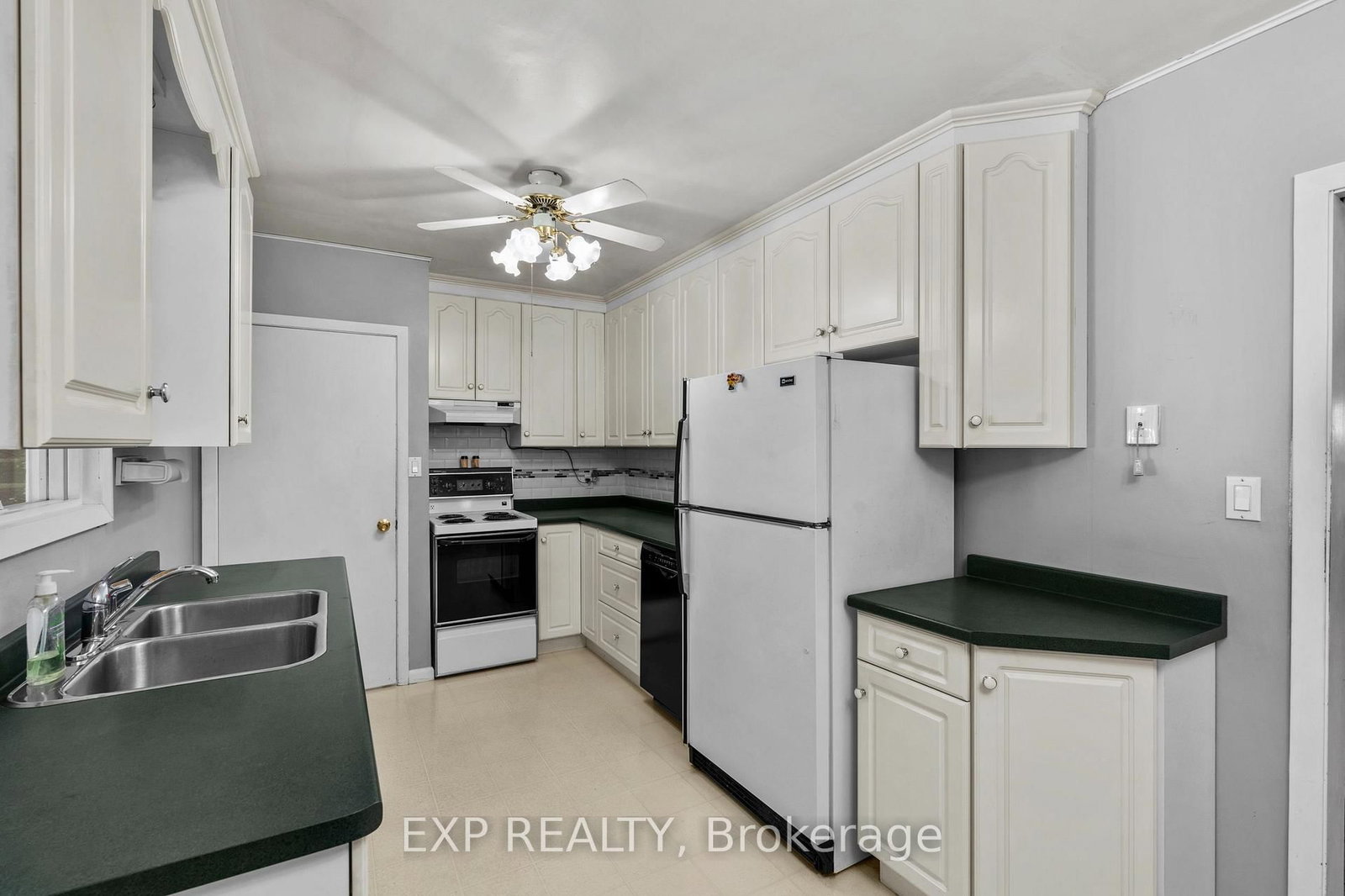 8800 Champlain Drive • Niagara Falls, ON photo 12