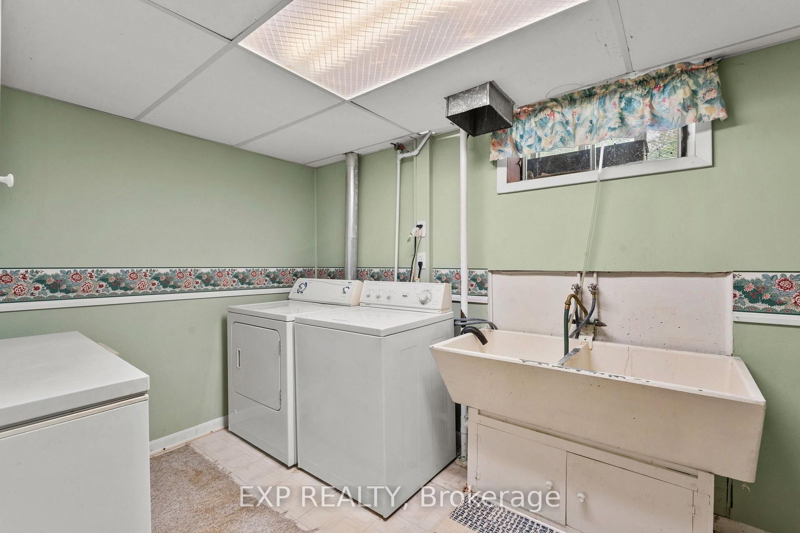 8800 Champlain Drive • Niagara Falls, ON photo 36