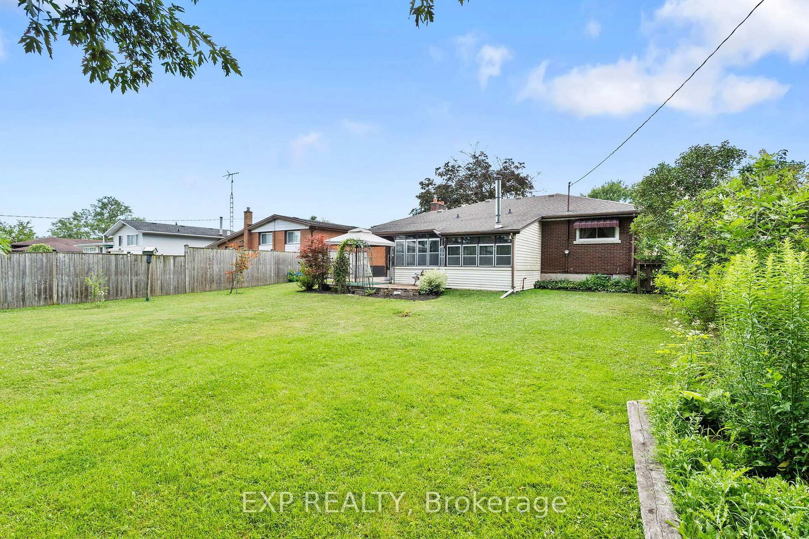 8800 Champlain Drive • Niagara Falls, ON photo 40