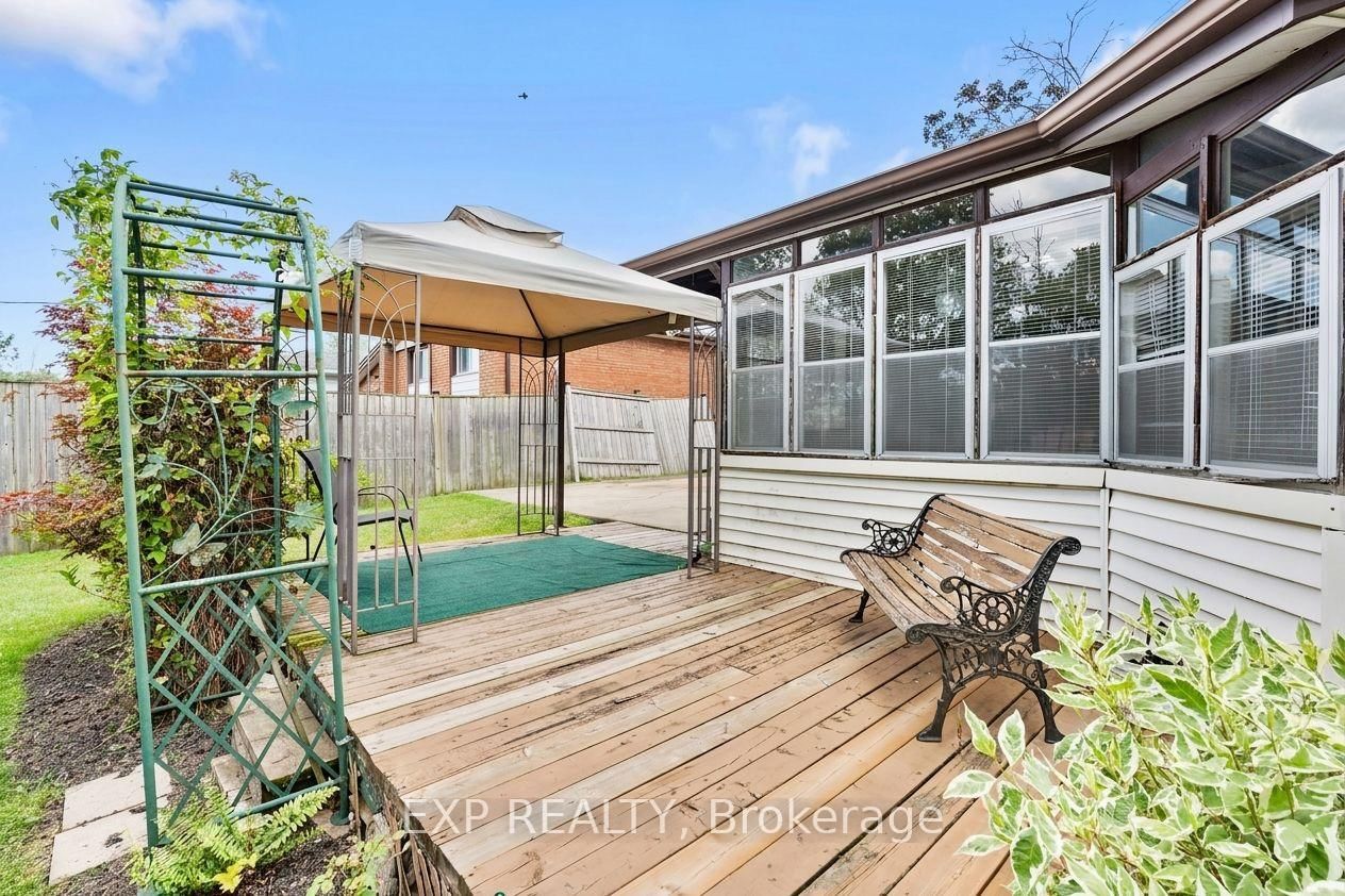 8800 Champlain Drive • Niagara Falls, ON photo 44