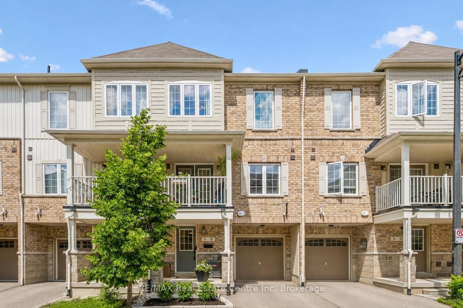 88 DECORSO Drive • #30 • Guelph, ON photo 1