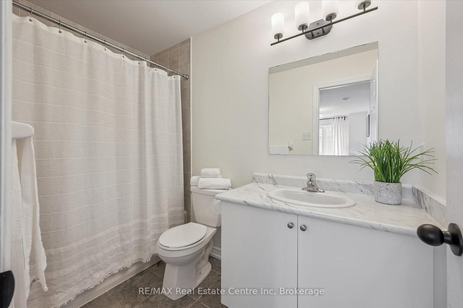 88 DECORSO Drive • #30 • Guelph, ON photo 13