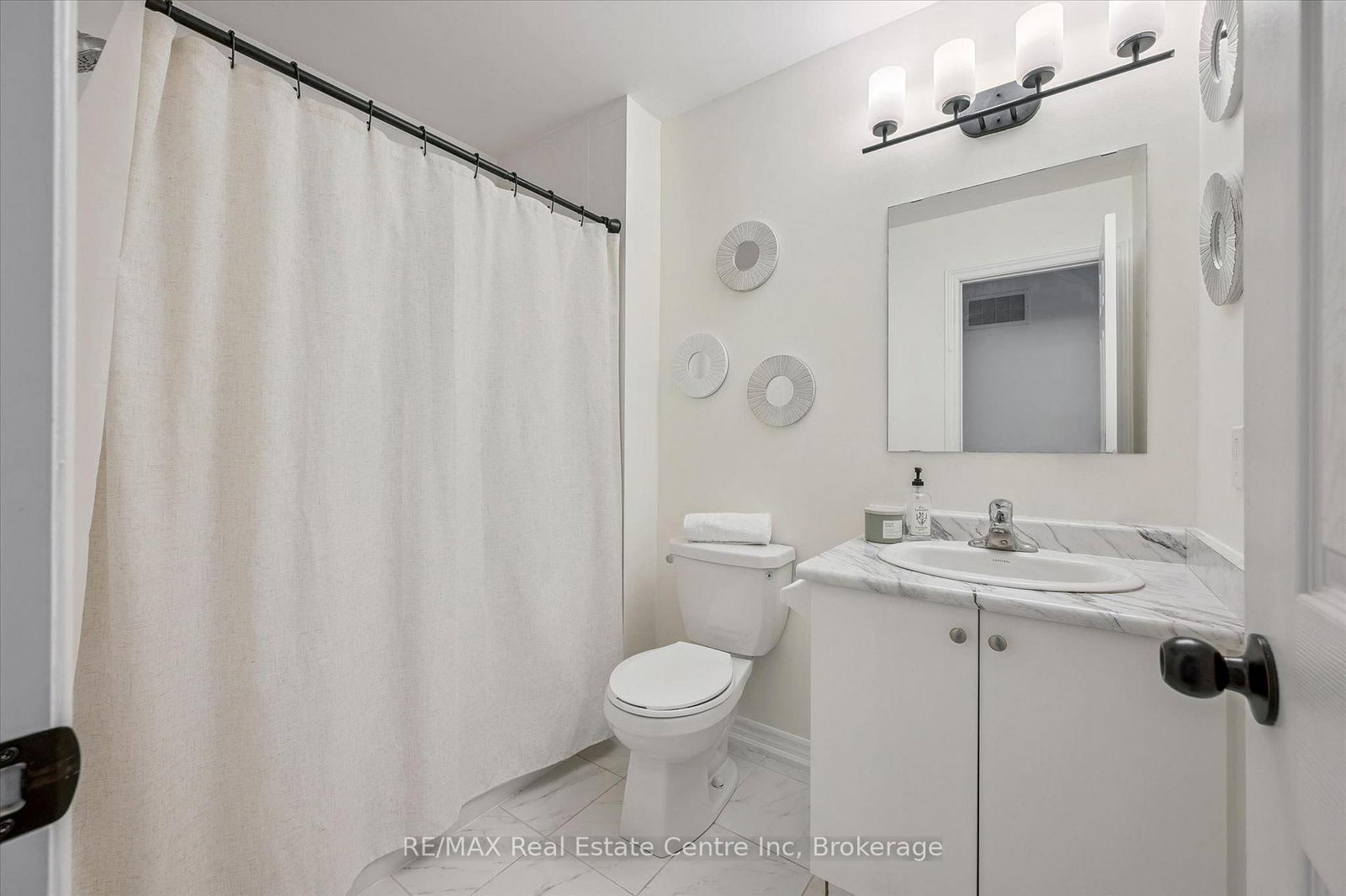 88 DECORSO Drive • #30 • Guelph, ON photo 15