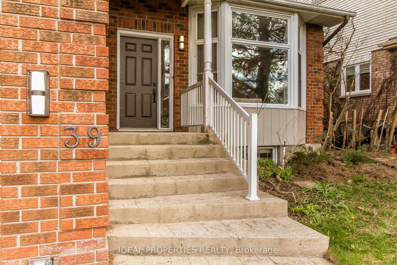 39 HUNTINGS END Avenue