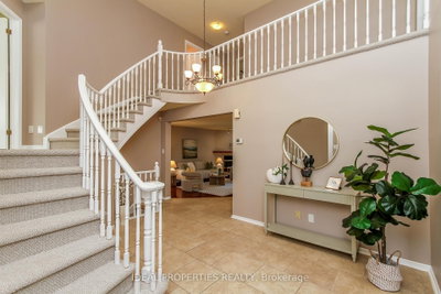 39 HUNTINGS END Avenue • Kanata, ON photo 4