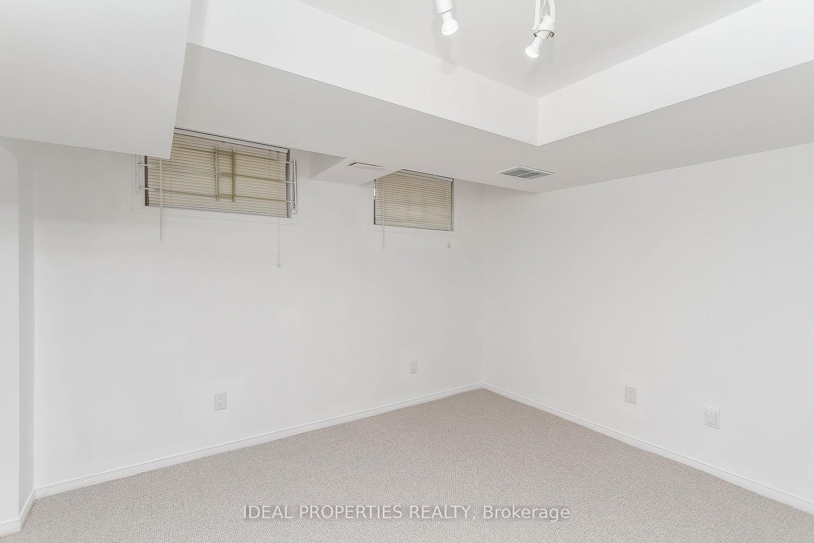 39 HUNTINGS END Avenue • Kanata, ON photo 44