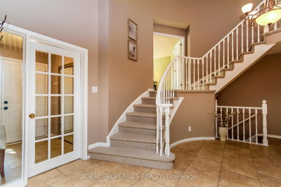 39 HUNTINGS END Avenue • Kanata, ON photo 5