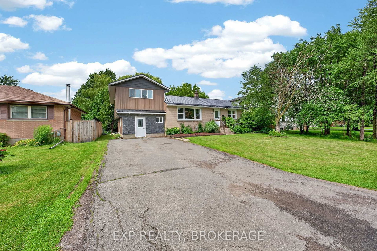 44 Lennox Street • Kingston, ON photo 2