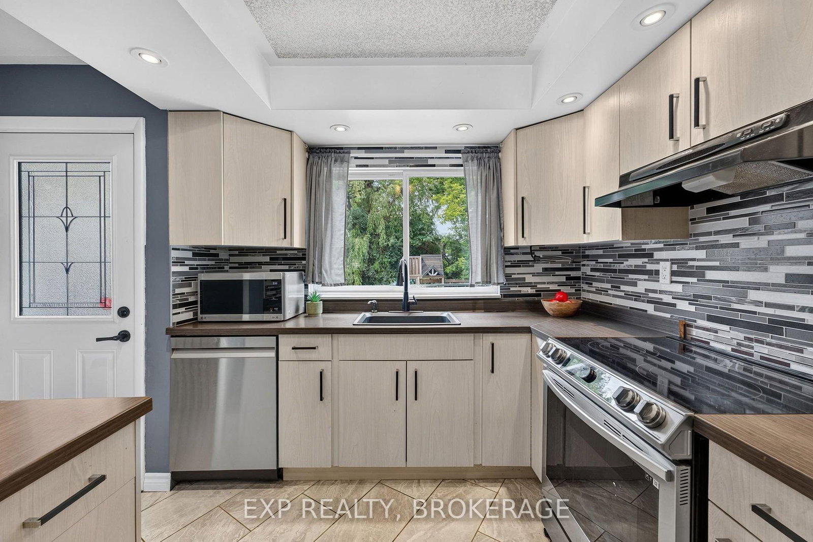 44 Lennox Street • Kingston, ON photo 4