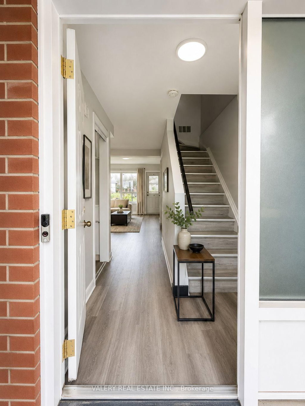 E - 516 Sunnydale Place 2