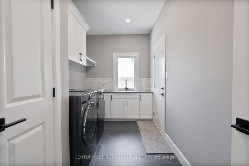 110 Sheldabren St photo 4