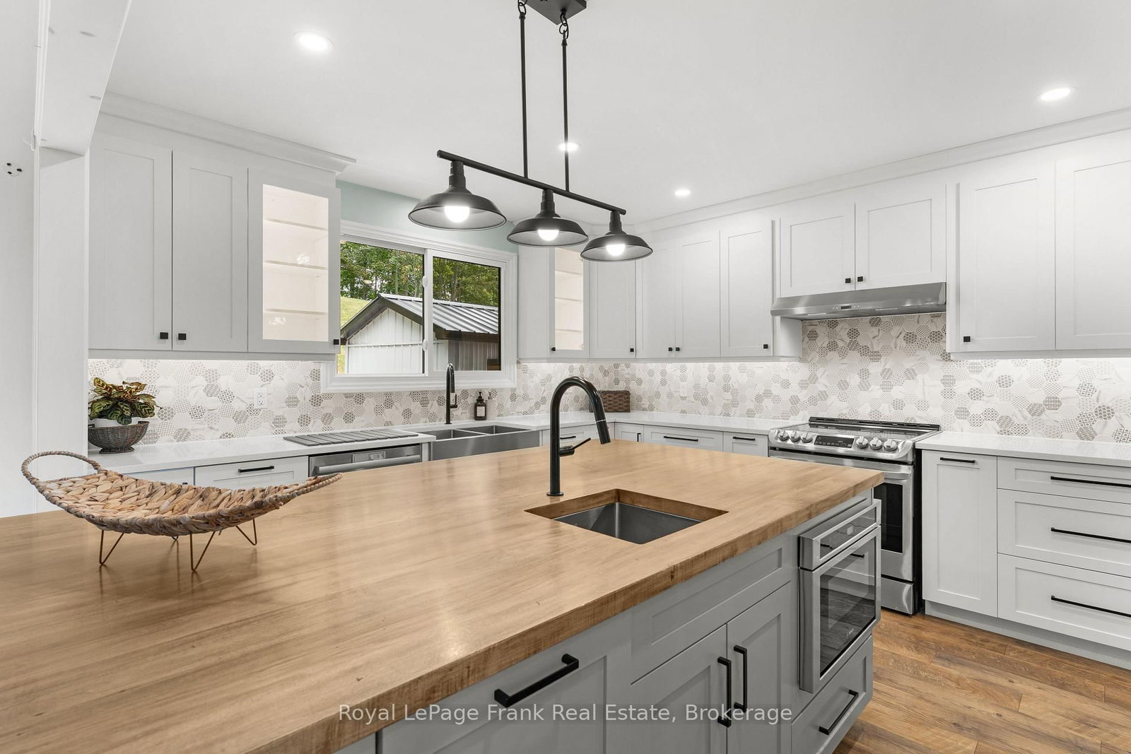 215 Francis Street • Kawartha Lakes, ON photo 12