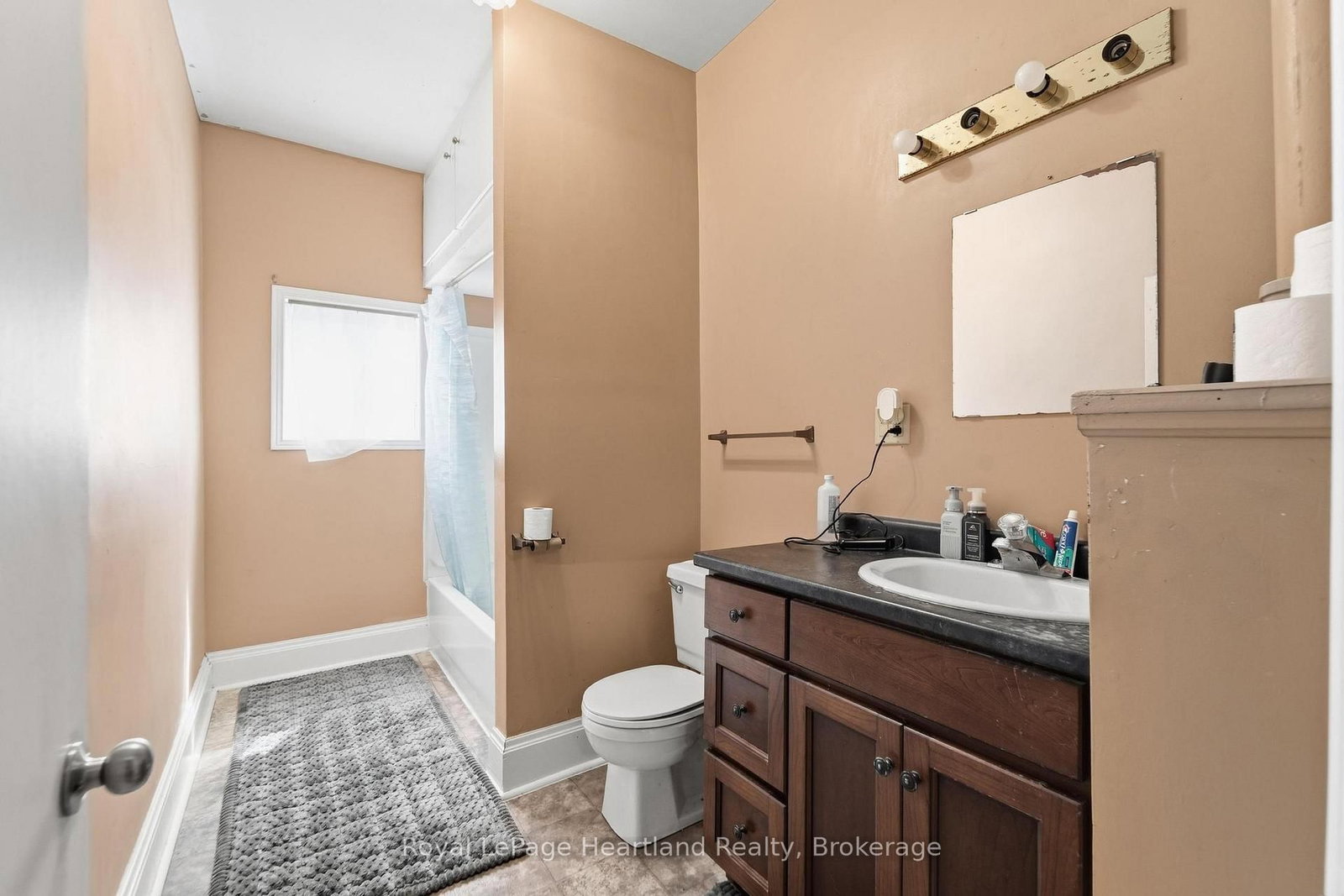 132 Queen Street • Central Huron, ON photo 16