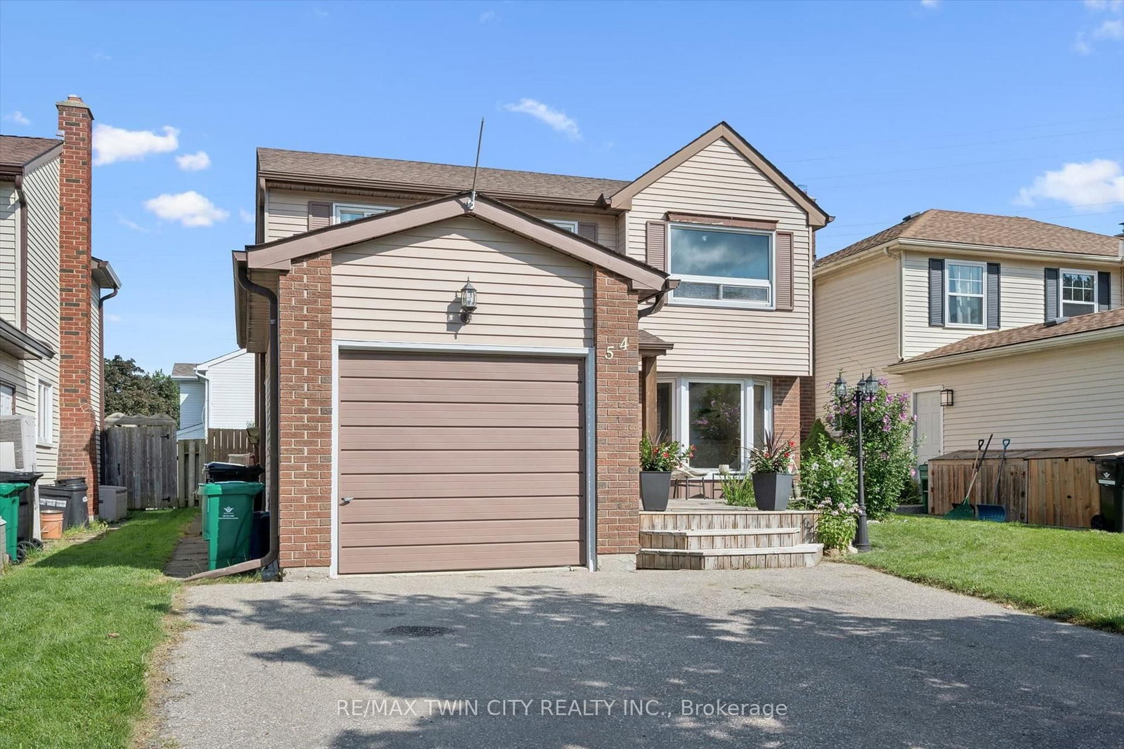 54 Royal Orchard Place • Kitchener, ON photo 2